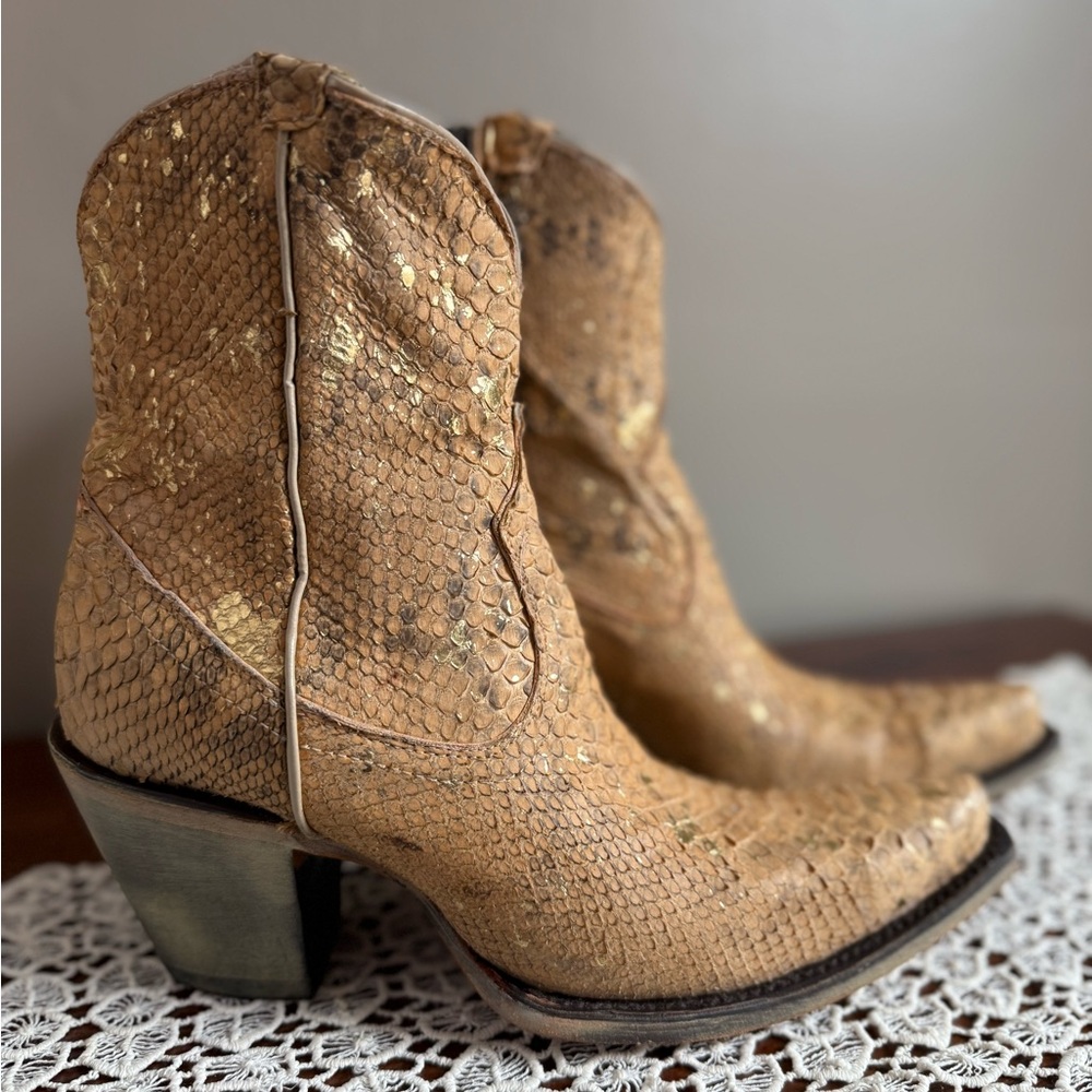 Corral Nude And Gold Fleck Full Python Western Bo… - image 2
